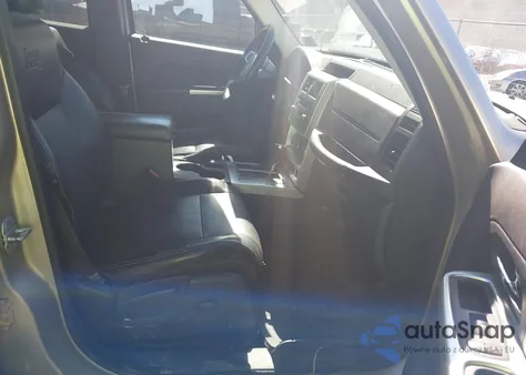 2010 Jeep Liberty Limited z USA, uszkodzony, nr VIN 1J4PN5GK5AW139179